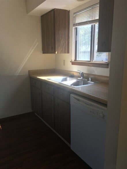 Building Photo - 2609 Smithfield Dr