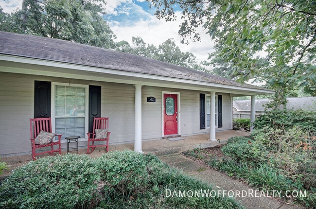 Building Photo - 502 Pelahatchie Shore Dr