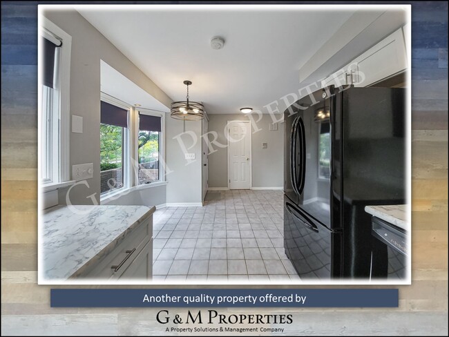 Building Photo - 2-Bd Townhome - On University Avenue!