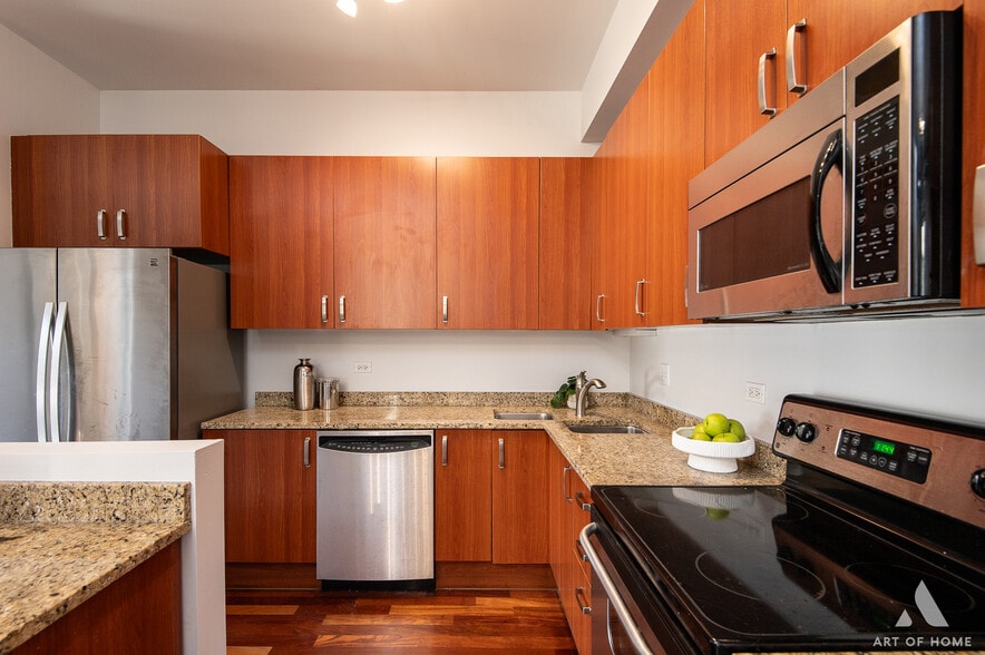 Kitchen - 4751 N Artesian Ave #409