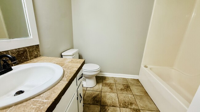 Building Photo - 2432 Yorkshire Dr SW