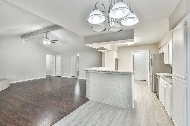 Building Photo - 9718 John Bank Dr