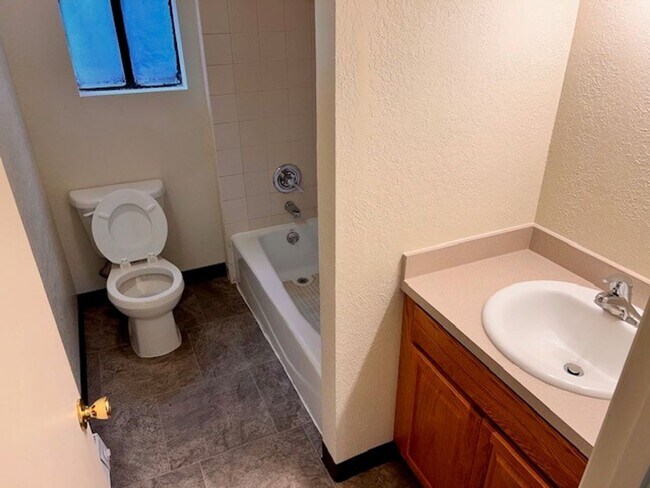 Building Photo - 1471