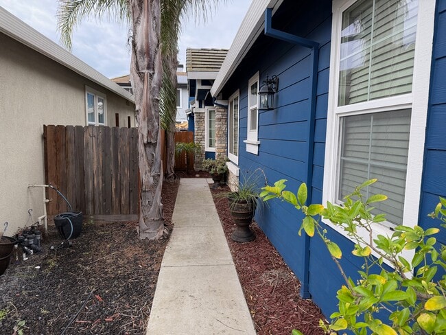Building Photo - 508 Lassen Way