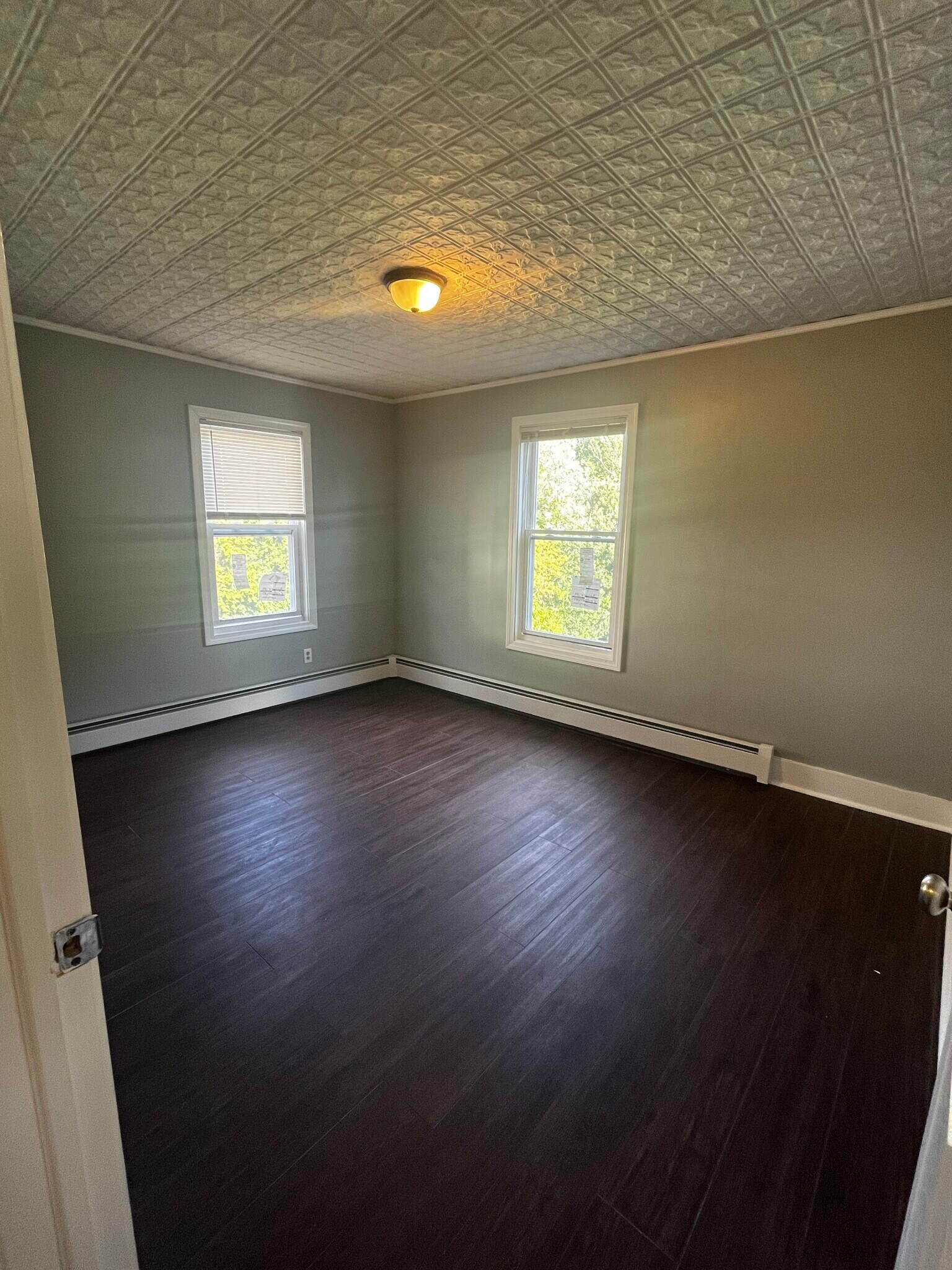 Building Photo - 84 W Main St