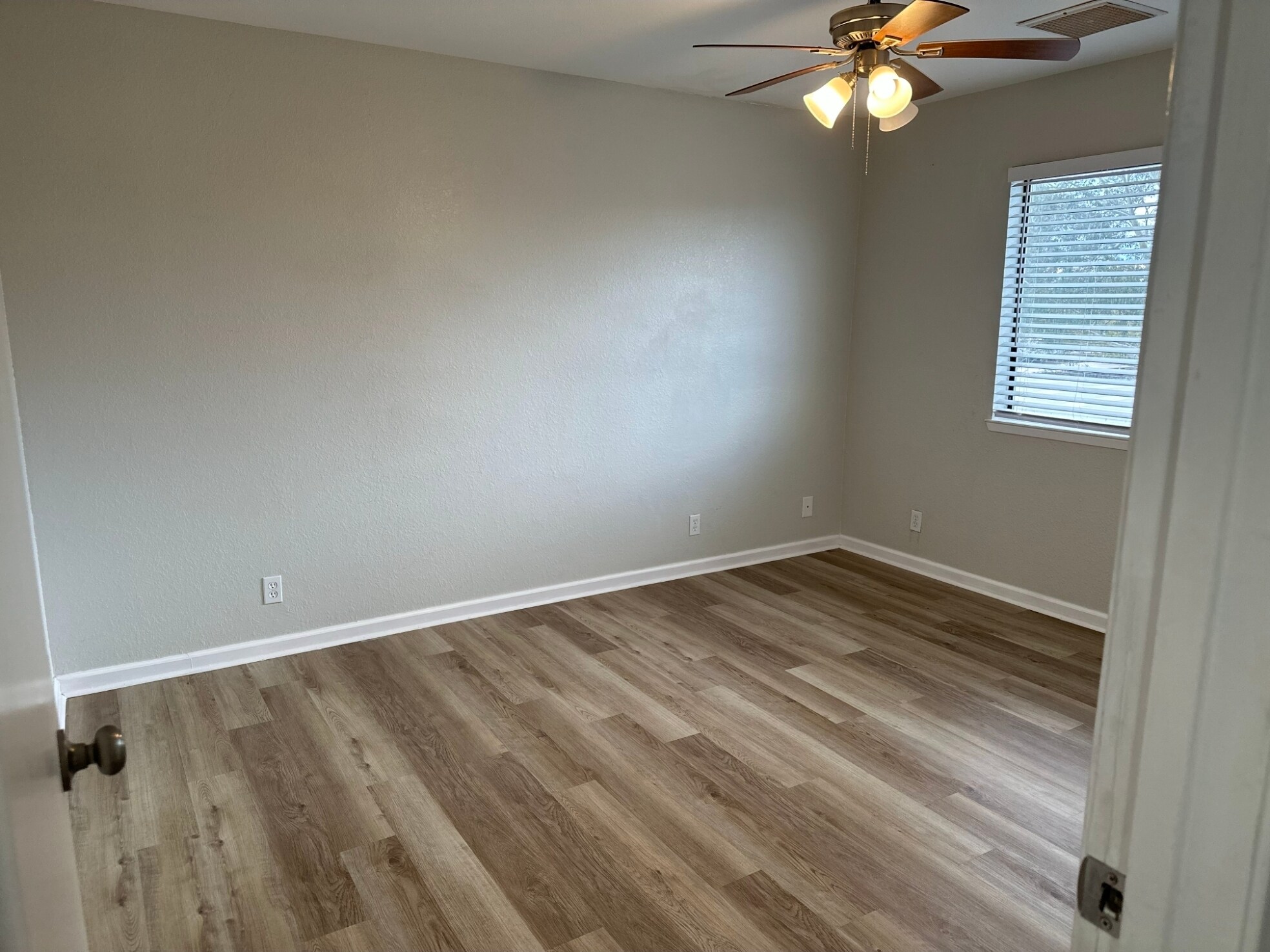 Building Photo - 429 S Sunset St