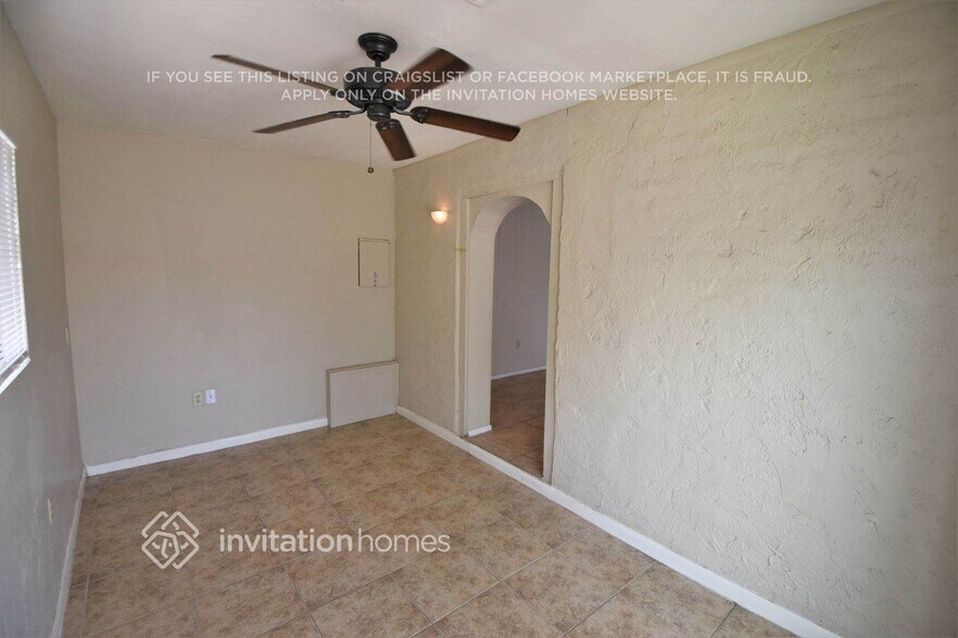 Building Photo - 12801 N 112th Ave