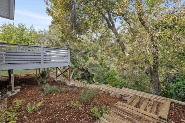 Building Photo - Updated Woodland Estates Home