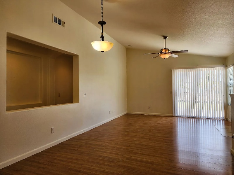 Building Photo - 879 Poppyseed Ln