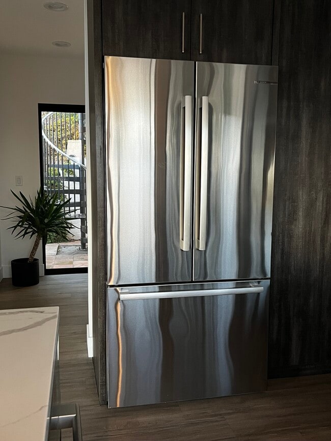 Building Photo - 353 Mariposa Dr