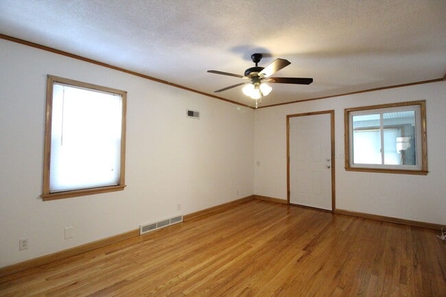 Building Photo - 1+ Bedroom 1 Bath Apartment in Midtown
