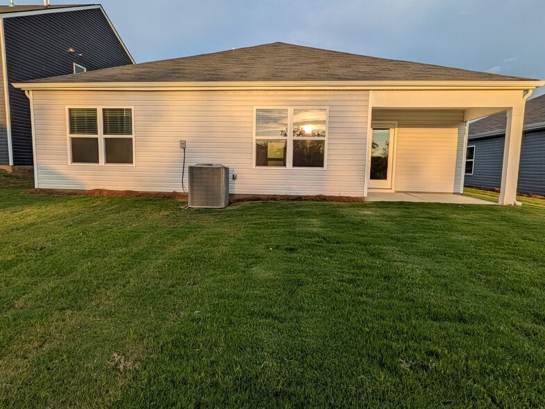 Building Photo - 8483 Bright Water Dr