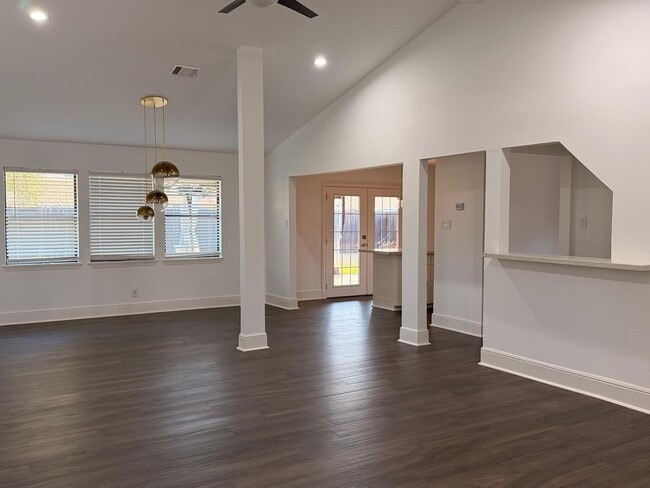 Building Photo - 3815 Redwood Falls Dr