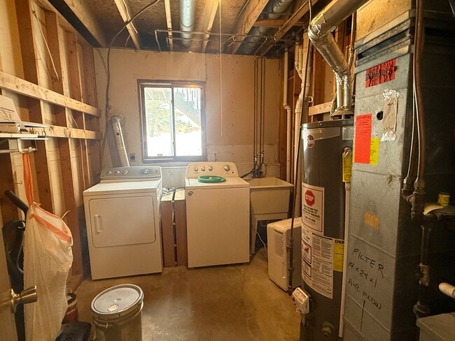 Building Photo - 2528 Birchview Ln