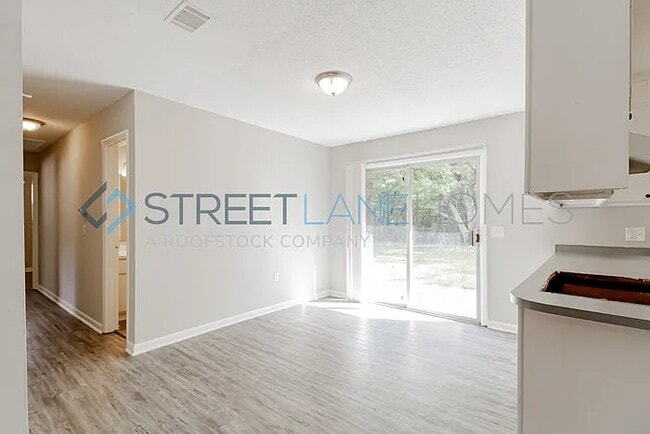 Building Photo - 120 Briarwood Dr