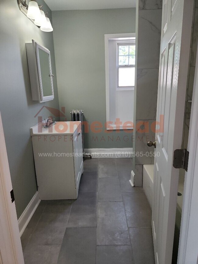 Building Photo - 415 Colwyn Ave