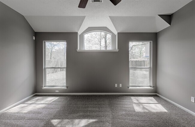 Building Photo - 4018 Old Pine Grove Dr