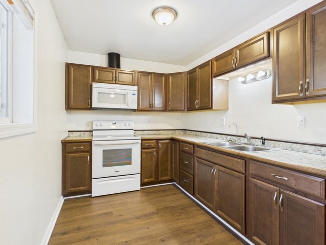 Building Photo - 2377 Edsson Ave