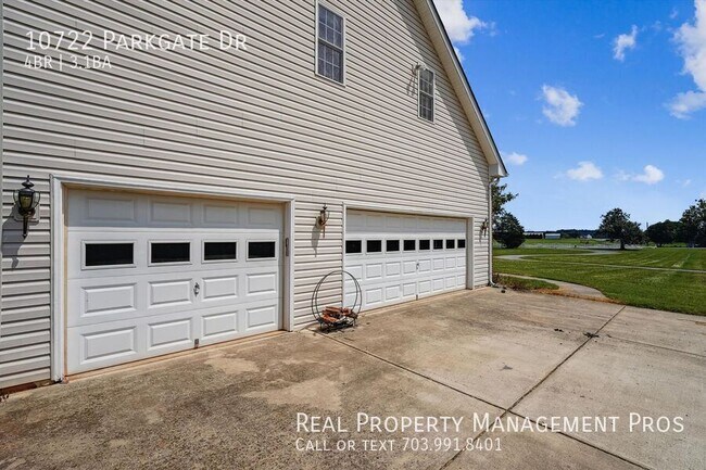 Building Photo - 10722 Parkgate Dr