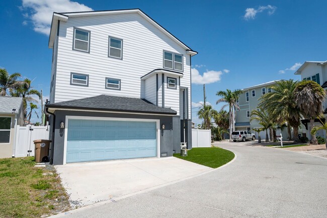 Building Photo - Beach Vibes Only – Your Perfect Seasonal G...