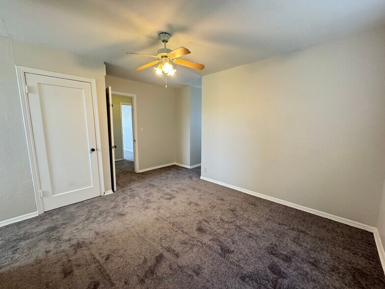 Building Photo - 6007 NW 32nd St