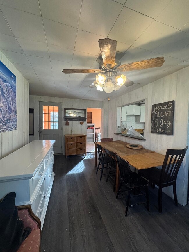 Building Photo - 10 Meadow St