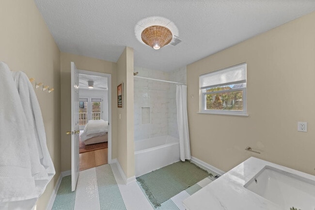 Building Photo - 169 Pompano St