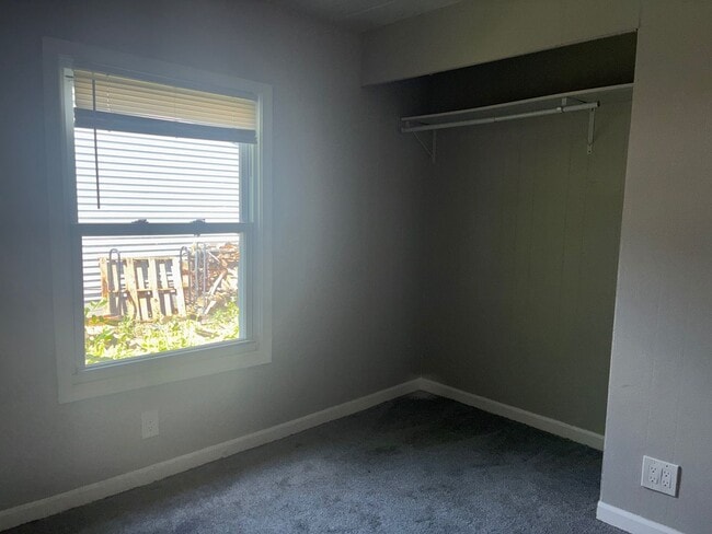 Building Photo - 476 Stallion Ct