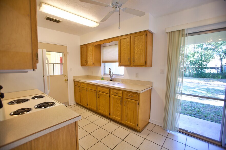 Building Photo - 1000 Hibiscus St