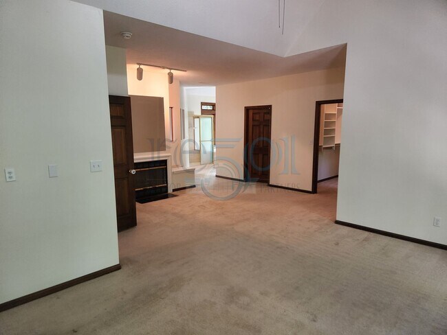 Building Photo - RARE exquisite home on acreage in the heart of West Little Rock!