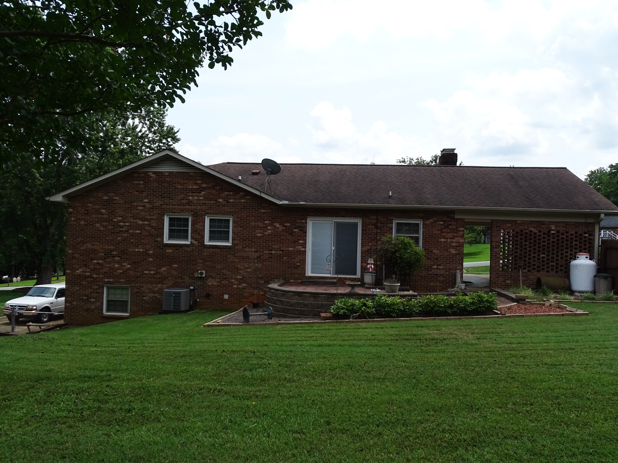 Building Photo - 5694 Claridge Dr