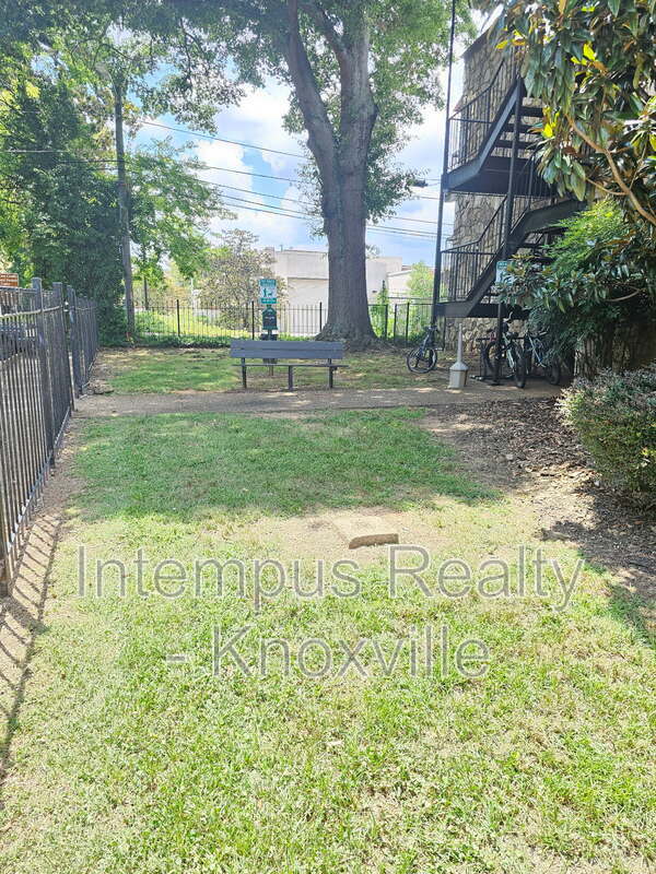 Building Photo - 2749 Sullins St