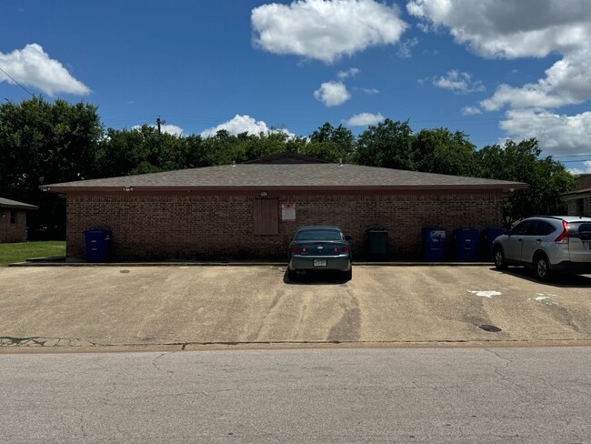 Primary Photo - 505 Sunset Ln