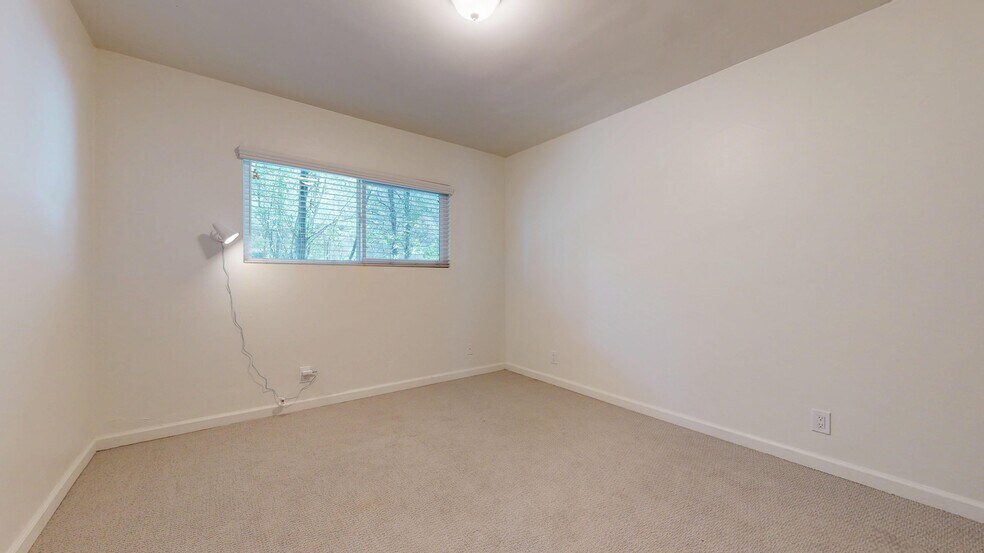 Building Photo - 2407 Ruhland Ave