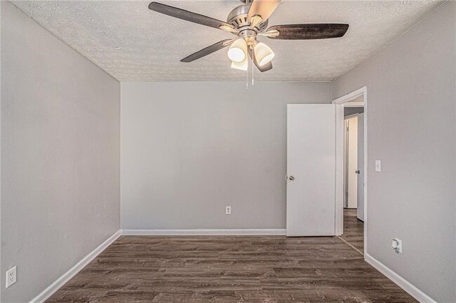 Building Photo - 5472 Glen Haven Dr