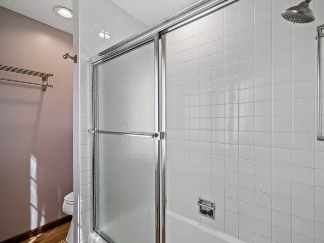 Building Photo - 1811 Breezewood Dr