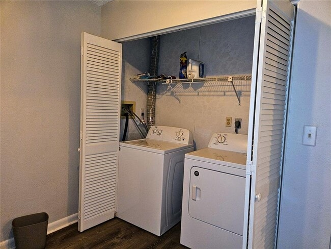 Building Photo - 255 Capri Cir N