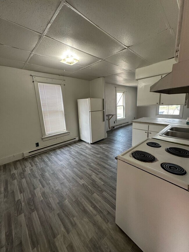 Building Photo - 417 Middlebury St