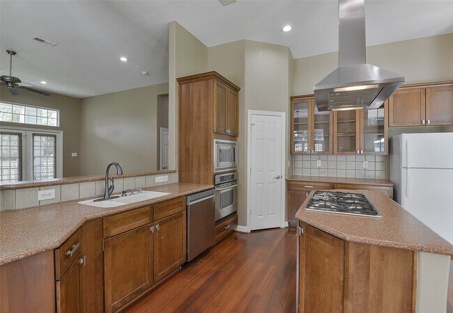 Building Photo - 3960 Farm to Market 1960 Rd E