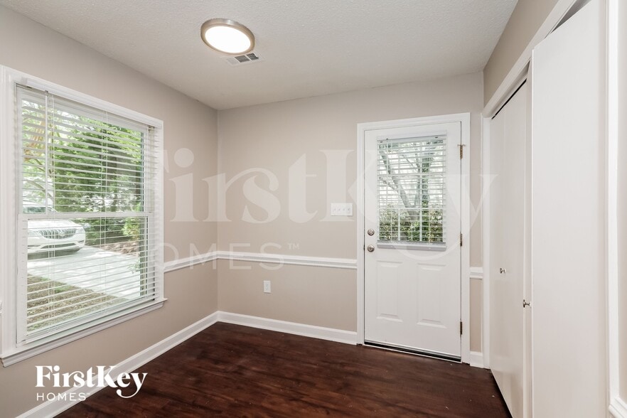 Building Photo - 4914 Chestnut Lake Dr