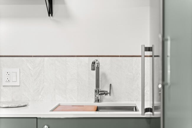 Building Photo - 340 W Diversey Pkwy