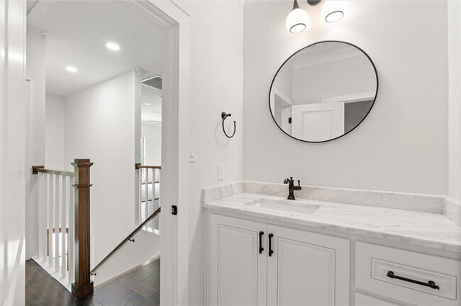 Building Photo - 5488 Hilltop Dr N
