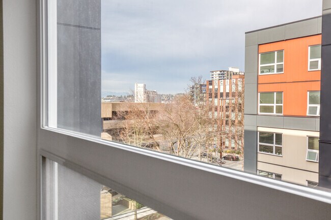 Building Photo - 330 3rd Ave W