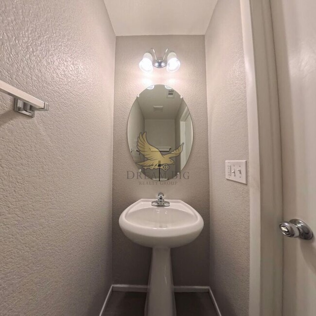 Building Photo - 548 Haunts Walk Ave