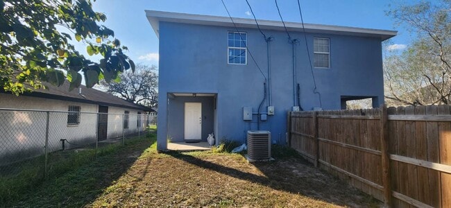 Building Photo - 402 S 34th St