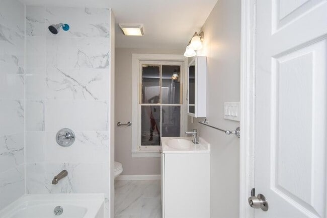 Building Photo - 719 5th Ave