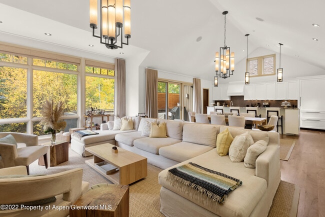 Building Photo - 509 W Hopkins Ave