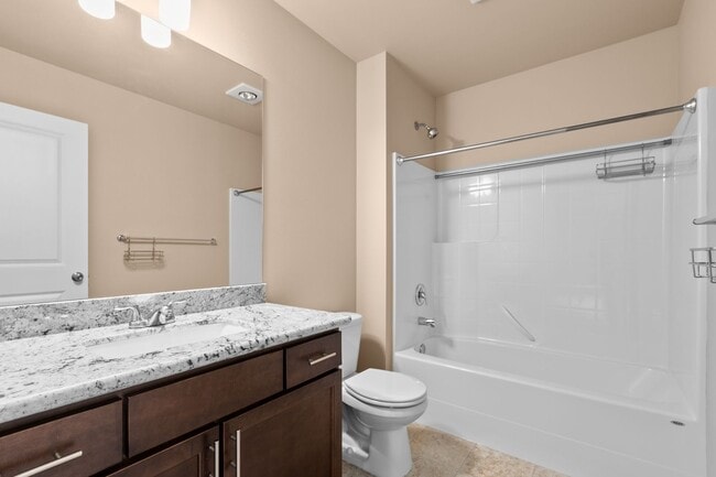 Building Photo - 4Bd/3.5Ba Mountlake Terrace Townhouse