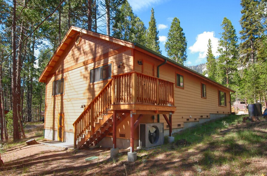 Building Photo - 8026 Larkspur Ln
