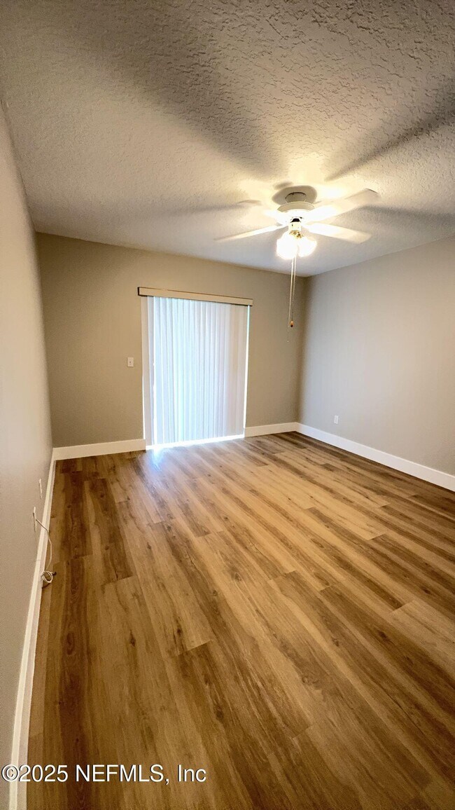 Building Photo - 48 Firethorn Ln